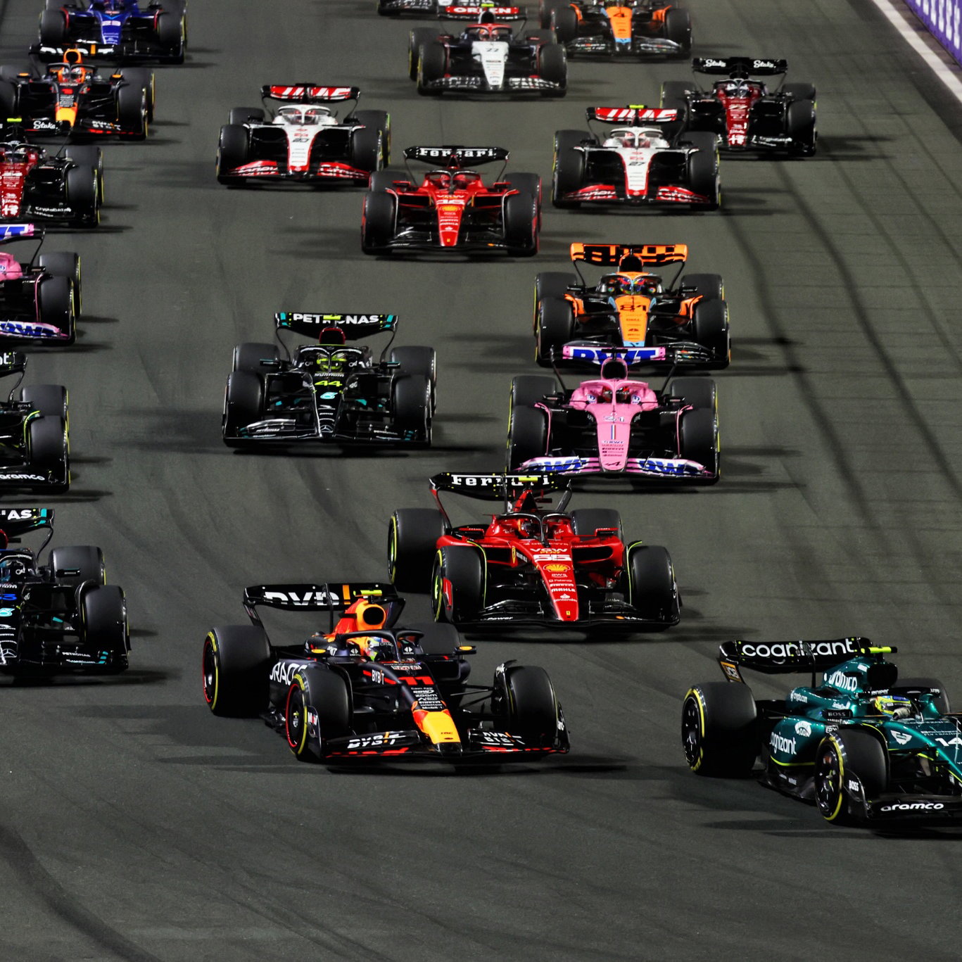 Fernando Alonso (ESP) Aston Martin F1 Team AMR23 leads Sergio Perez (MEX) Red Bull Racing RB19 at the start of the race.
