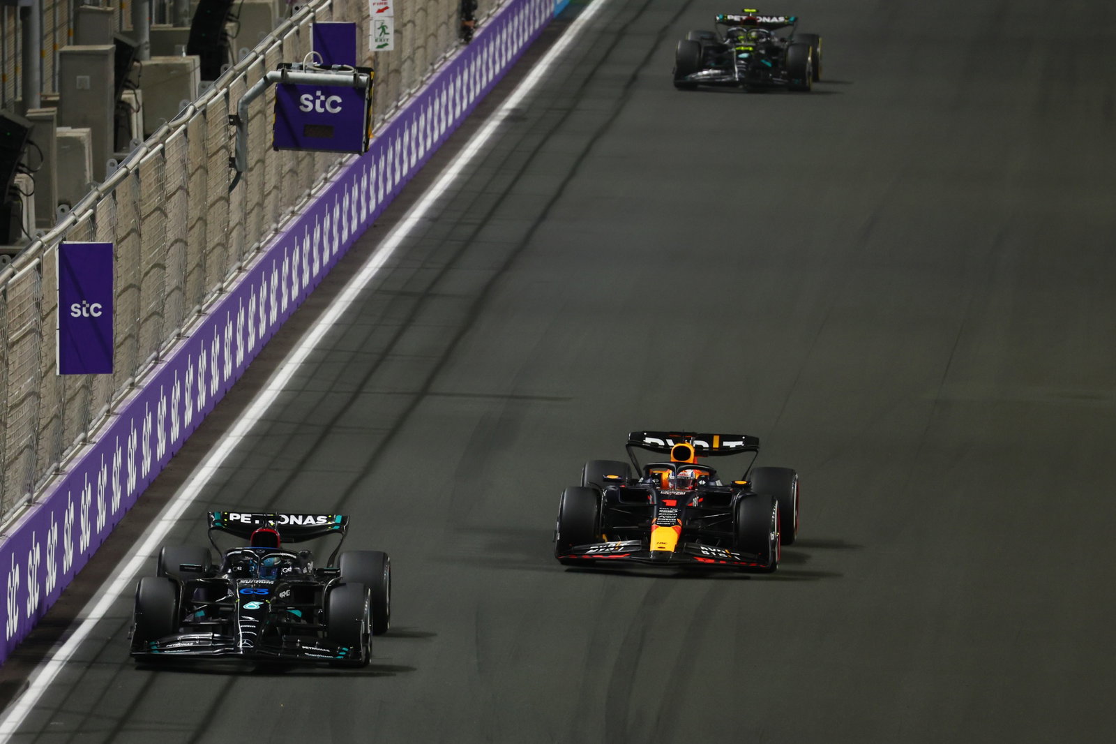 George Russell (GBR) Mercedes AMG F1 W14 leads Max Verstappen (NLD) Red Bull Racing RB19. Formula 1 World Championship, Rd