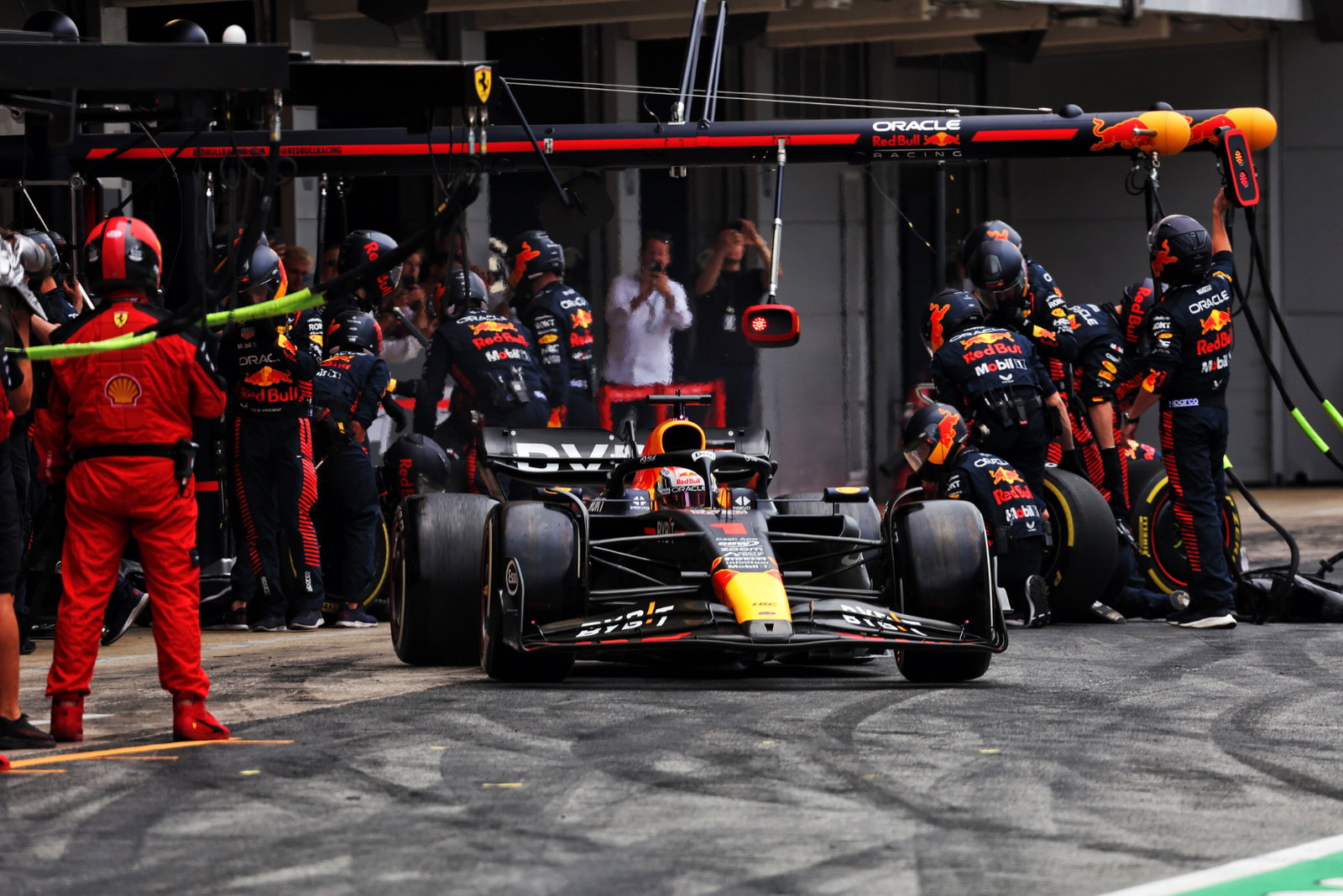 Max Verstappen (NLD) Red Bull Racing RB19 makes a pit stop. Formula 1 World Championship, Rd 8, Spanish Grand Prix,