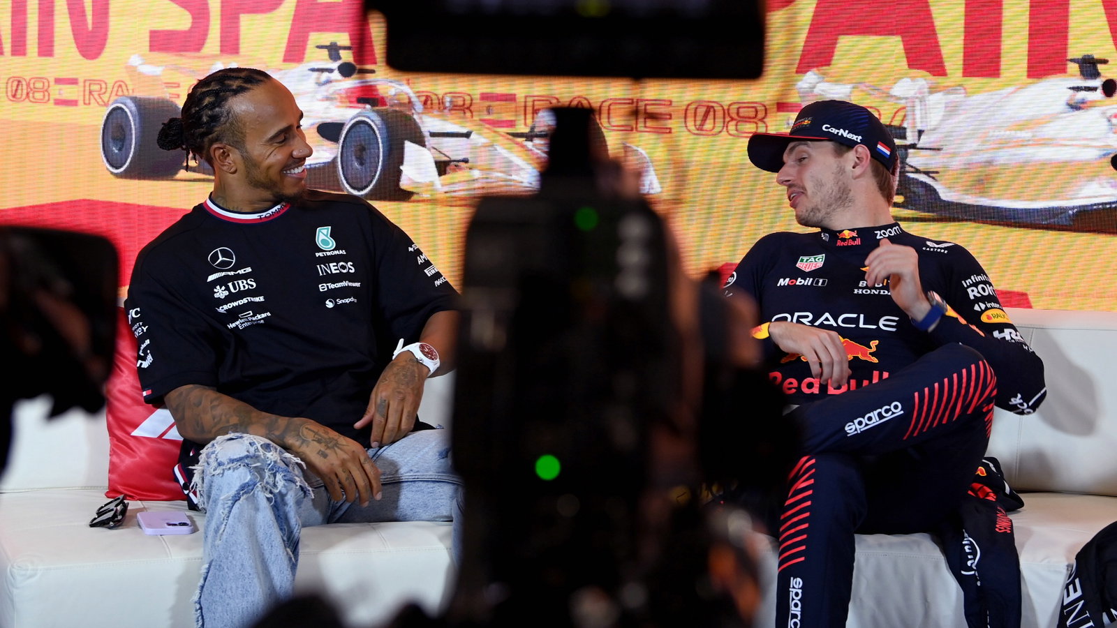 (L to R): Lewis Hamilton (GBR) Mercedes AMG F1; and Max Verstappen (NLD) Red Bull Racing, in the post race FIA Press