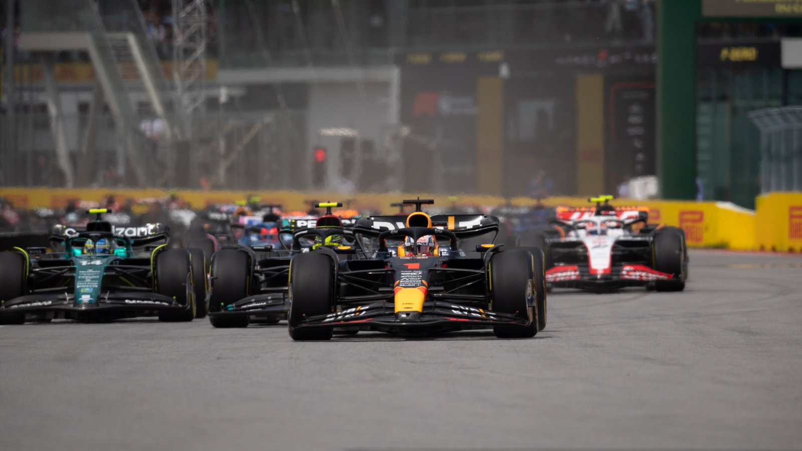Max Verstappen (NLD) Red Bull Racing RB19 leads at the start of the race. Formula 1 World Championship, Rd 9, Canadian
