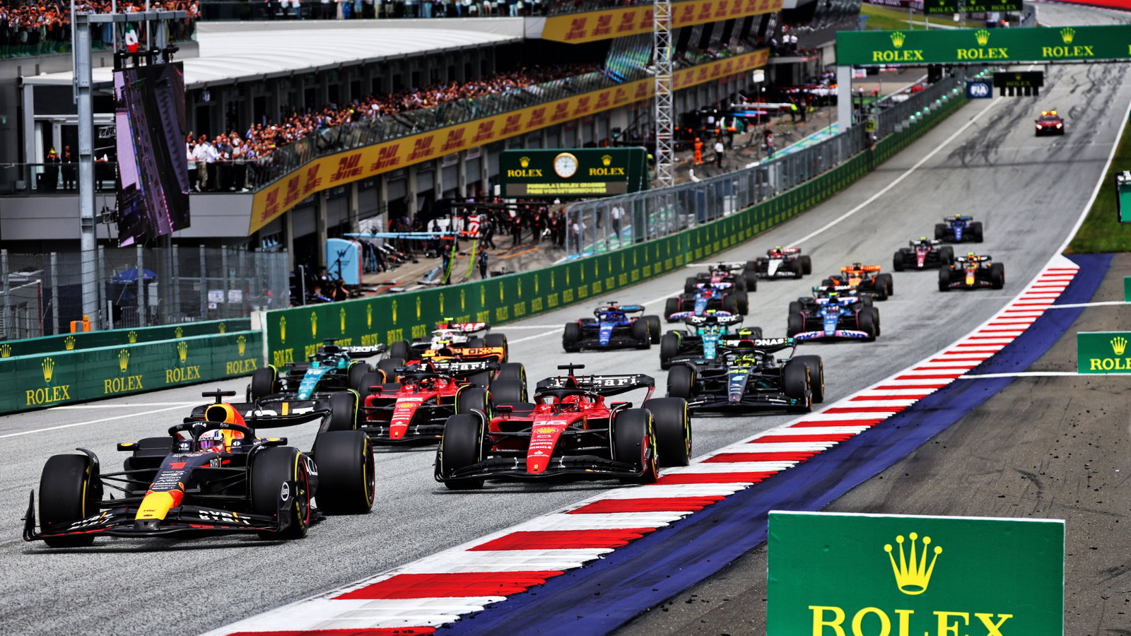Max Verstappen (NLD) Red Bull Racing RB19 leads at the start of the race. Formula 1 World Championship, Rd 10, Austrian