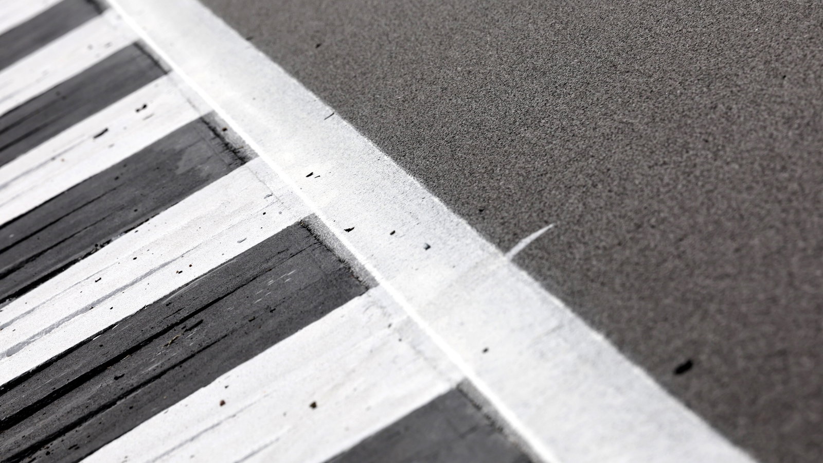 Kerb detail. Formula 1 World Championship, Rd 11, British Grand Prix, Silverstone, England, Preparation Day. -