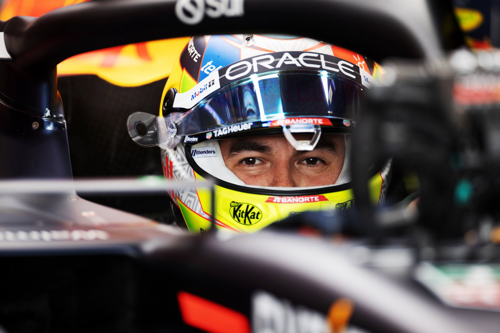 Sergio Perez (MEX) Red Bull Racing RB19.