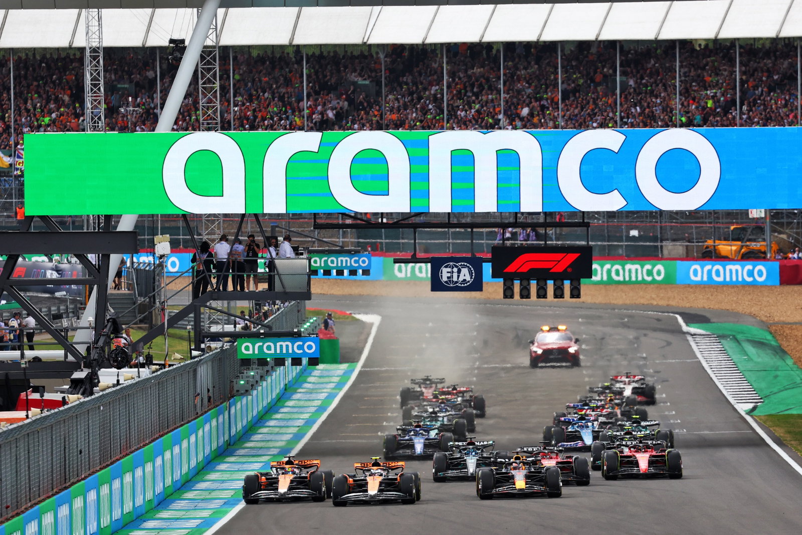 Lando Norris (GBR) McLaren MCL60 leads Max Verstappen (NLD) Red Bull Racing RB19 and Oscar Piastri (AUS) McLaren MCL60 at