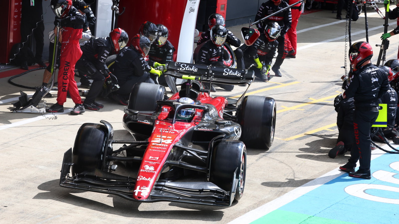 Zhou Guanyu (CHN) Alfa Romeo F1 Team C43 makes a pit stop. Formula 1 World Championship, Rd 11, British Grand Prix,