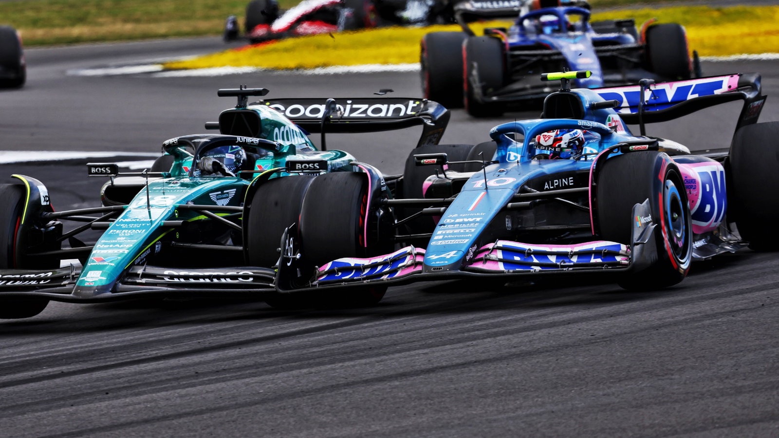 (L to R): Logan Sargeant (USA) Williams Racing FW45 and Pierre Gasly (FRA) Alpine F1 Team A523 battle for position.
