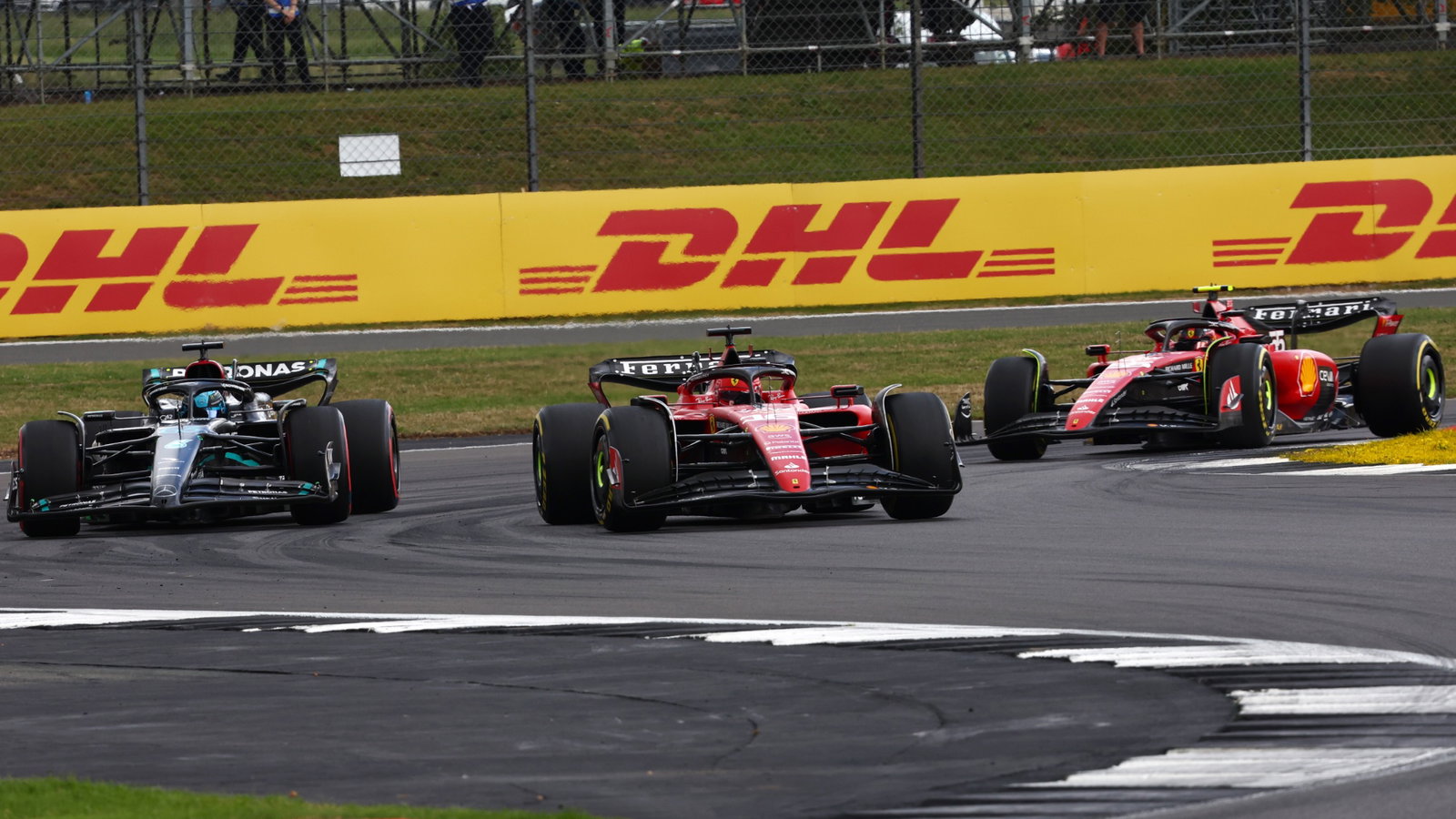 Charles Leclerc (MON) Ferrari SF-23 and George Russell (GBR) Mercedes AMG F1 W14 battle for position. Formula 1 World