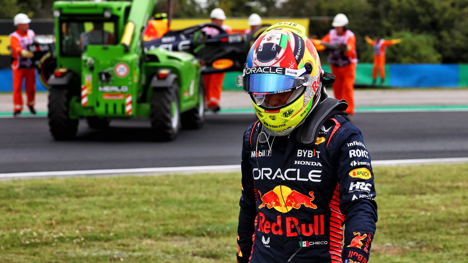Sergio Perez (MEX) Red Bull Racing RB19 crashed in the first practice session. Formula 1 World Championship, Rd 12,