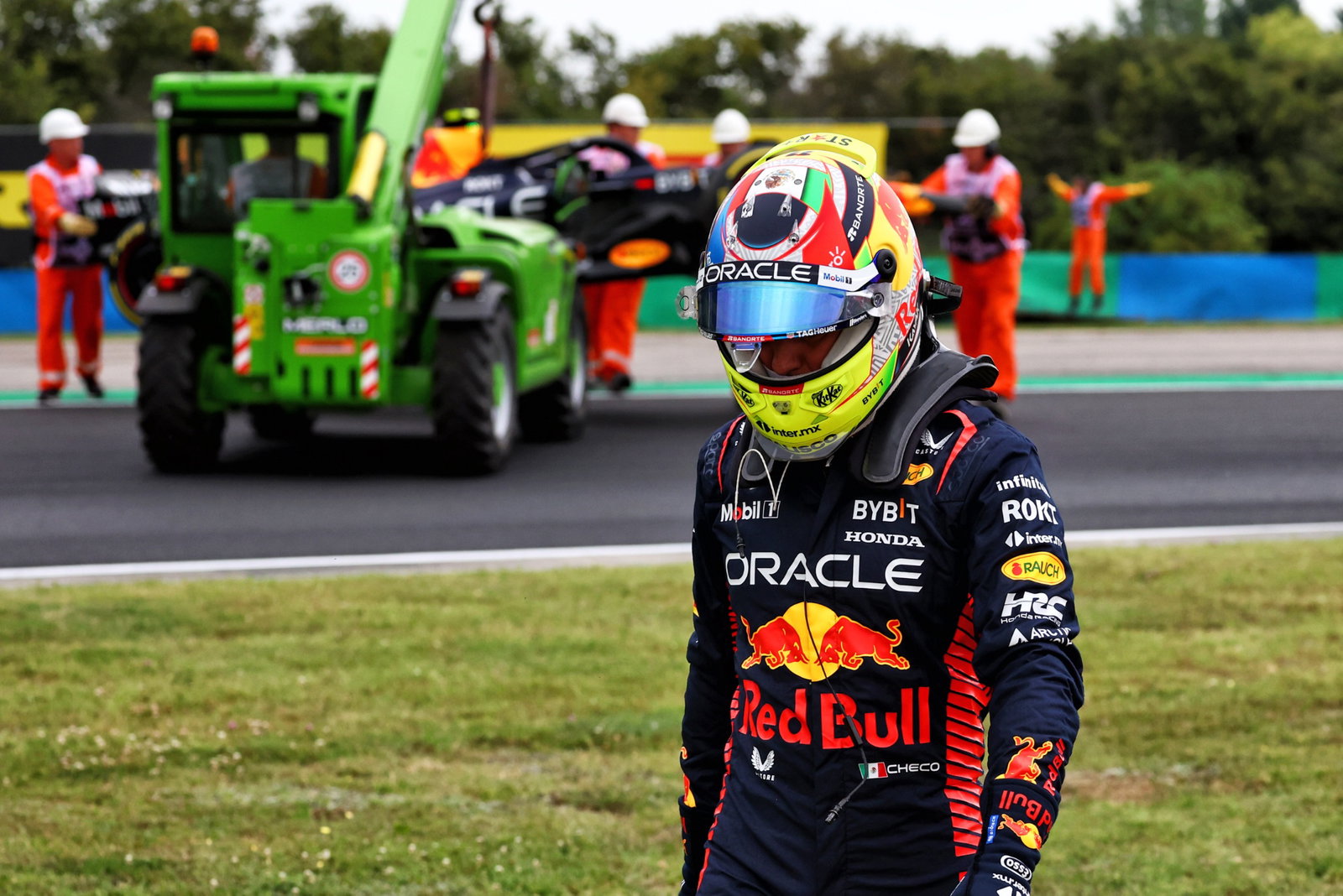 Sergio Perez (MEX) Red Bull Racing RB19 crashed in the first practice session. Formula 1 World Championship, Rd 12,