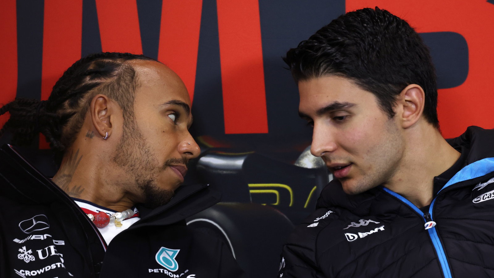 (L to R): Lewis Hamilton (GBR) Mercedes AMG F1 and Esteban Ocon (FRA) Alpine F1 Team in the FIA Press Conference. Formula