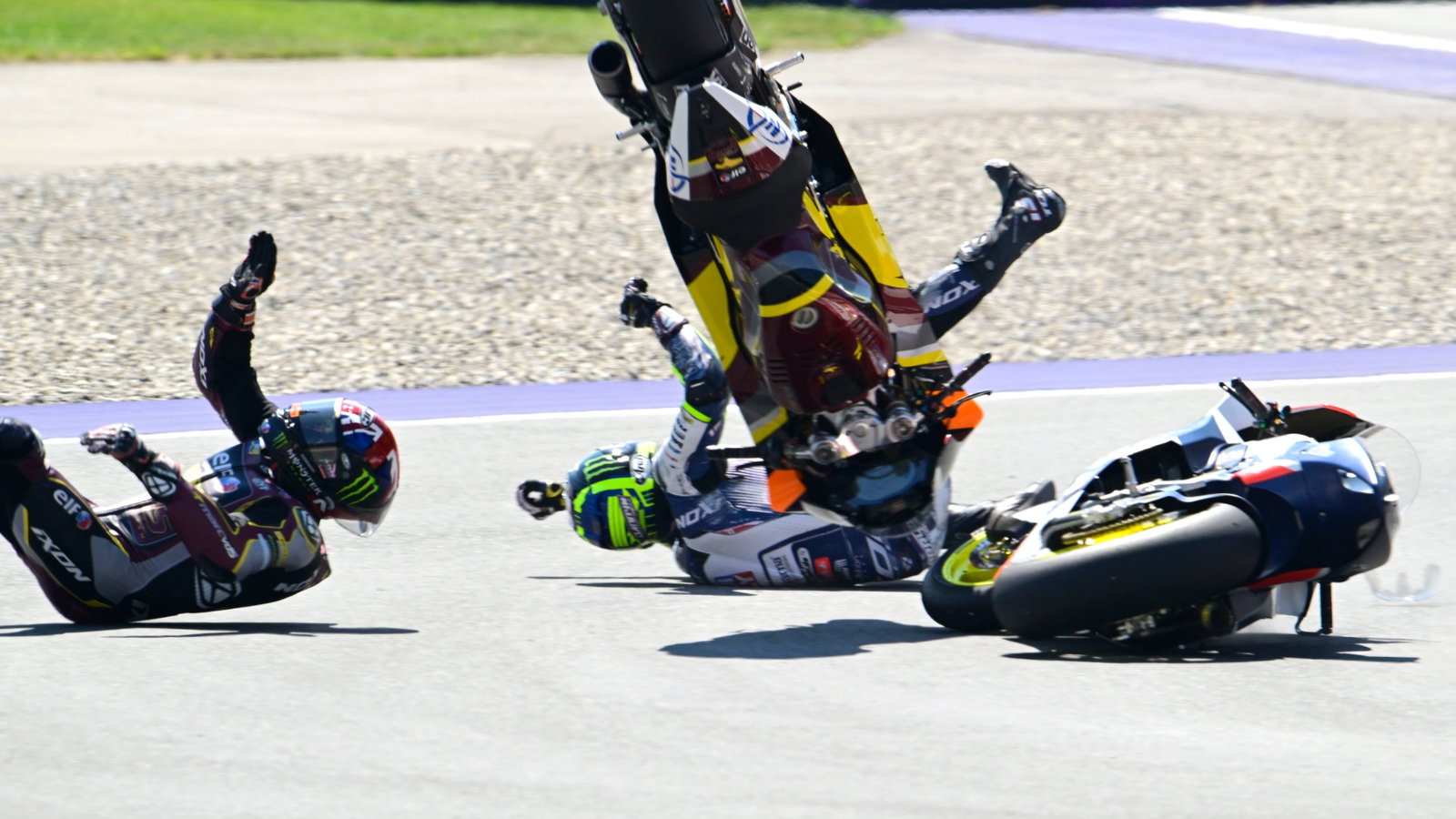 Sam Lowes, Darryn Binder crash, Moto2 race, Austrian MotoGP, 20 August