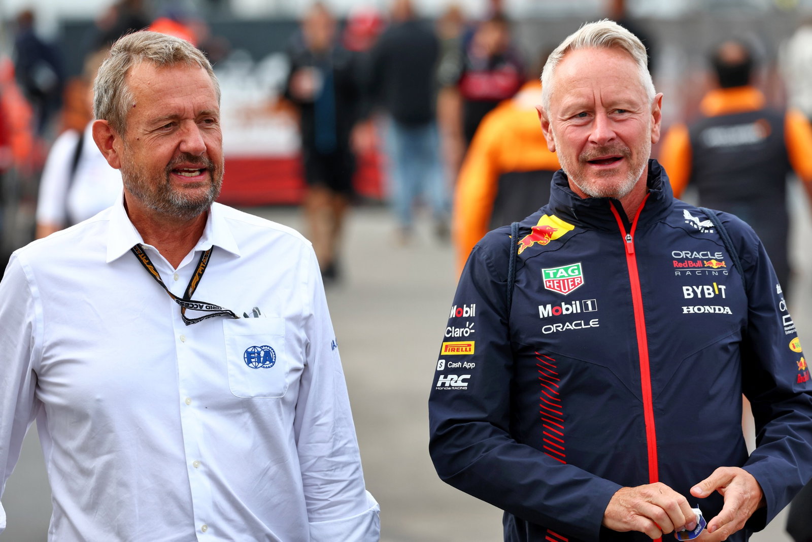(Kiri ke R ): Steve Nielsen (GBR) Direktur Olahraga FIA bersama Jonathan Wheatley (GBR) Manajer Tim Red Bull Racing Formula 1