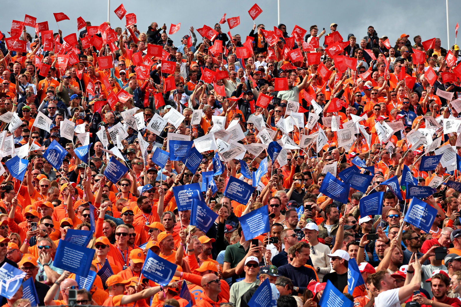 Circuit atmosphere - fans in the grandstand. Formula 1 World Championship, Rd 14, Dutch Grand Prix, Zandvoort,
