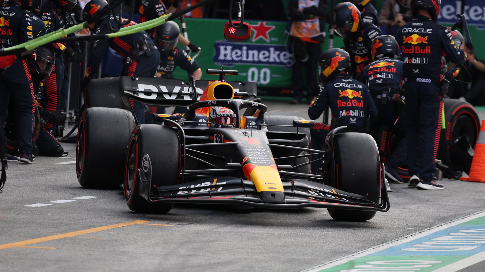 Max Verstappen (NLD) Red Bull Racing RB19 makes a pit stop. Formula 1 World Championship, Rd 14, Dutch Grand Prix,