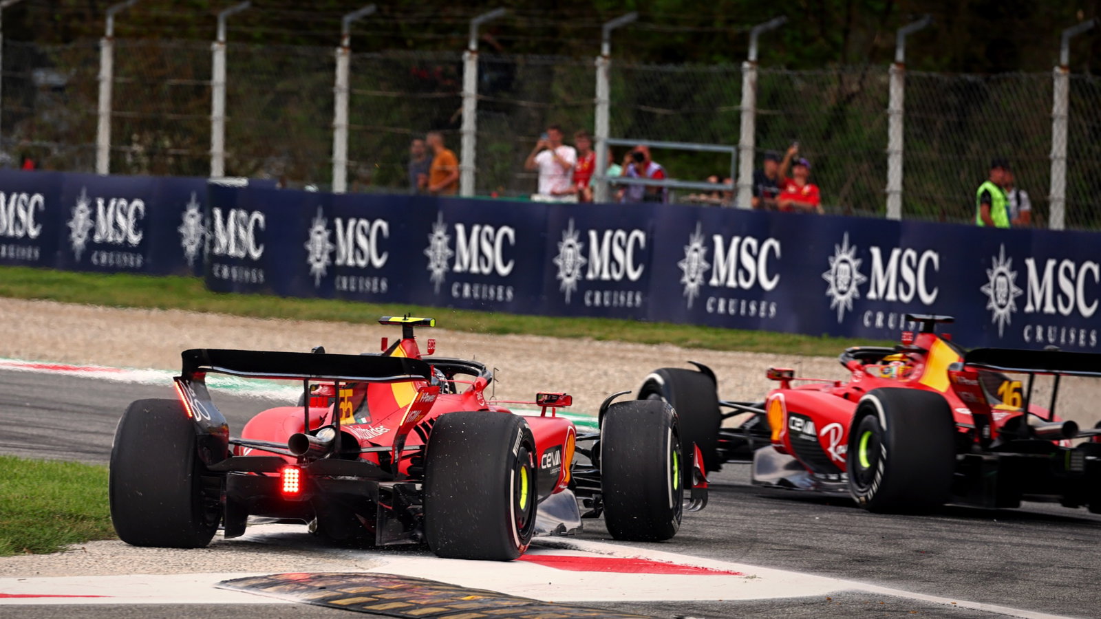 Carlos Sainz Jr (ESP) Ferrari SF-23 and Cha