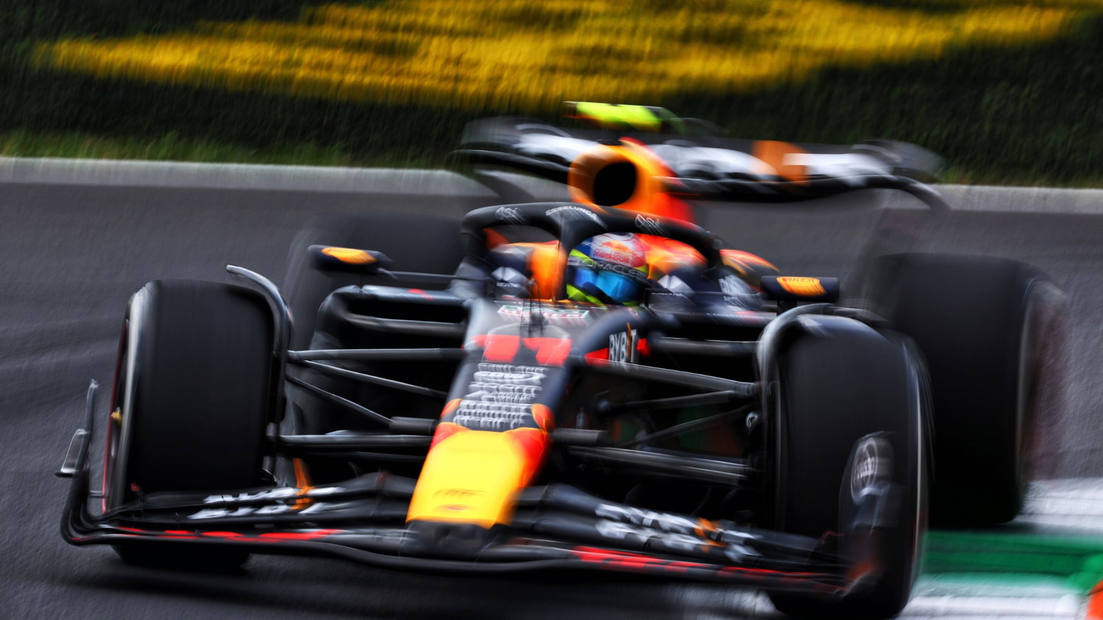 Sergio Perez (MEX) Red Bull Racing RB19. Formula 1 World Championship, Rd 15, Italian Grand Prix, Monza, Italy, Practice
