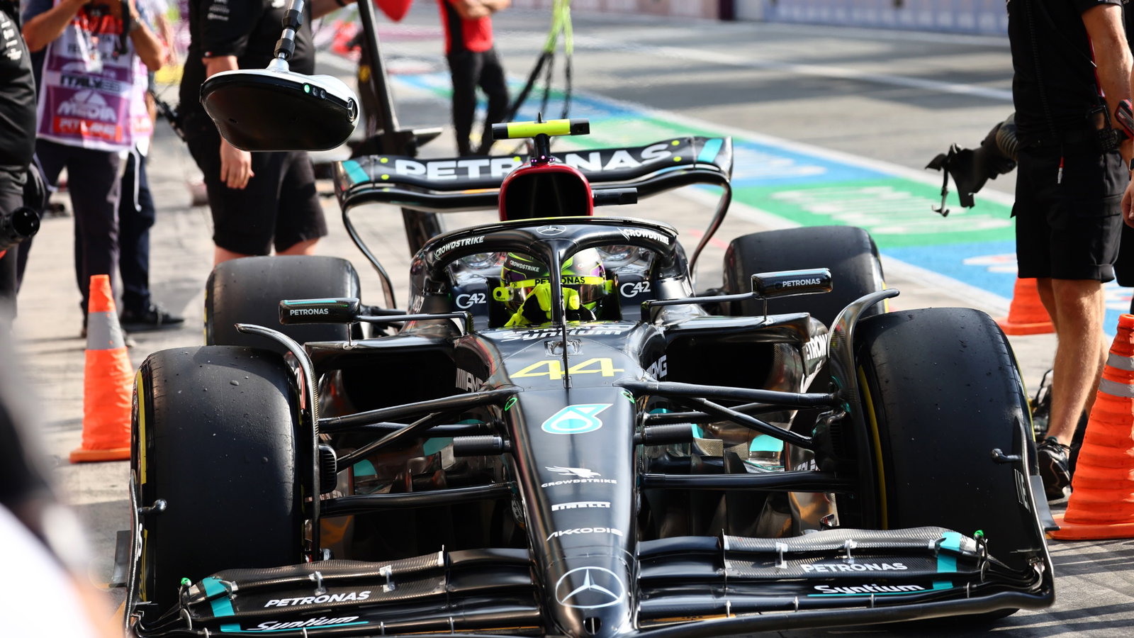 Lewis Hamilton (GBR) Mercedes AMG F1 W14. Formula 1 World Championship, Rd 15, Italian Grand Prix, Monza, Italy, Practice