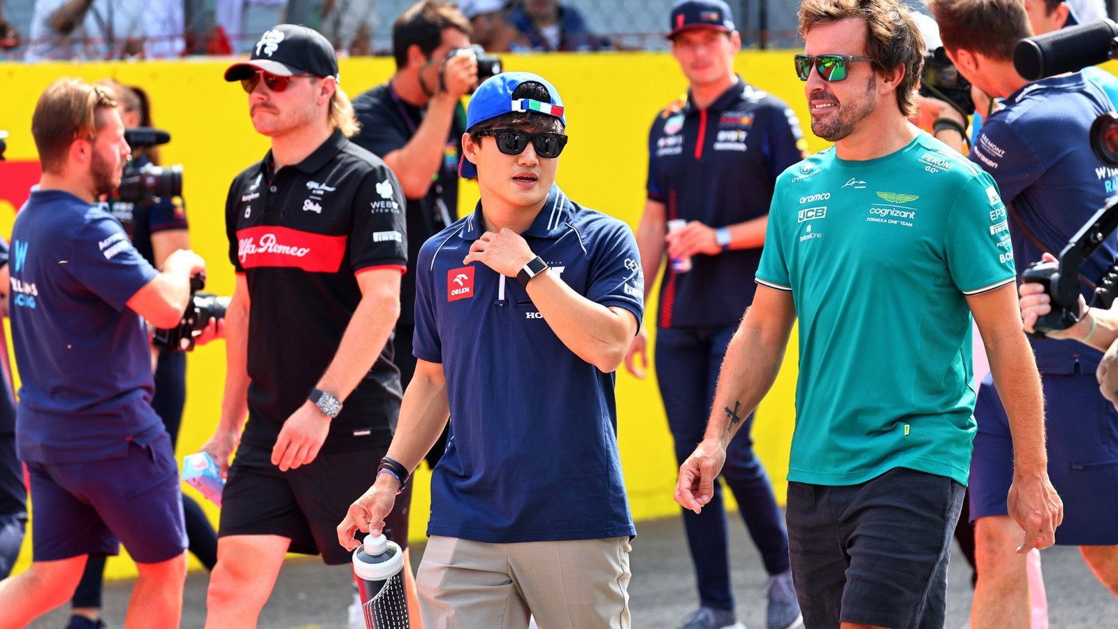 (L to R): Yuki Tsunoda (JPN) AlphaTauri and Fernando Alonso (ESP) Aston Martin F1 Team on the drivers' parade. Formula 1