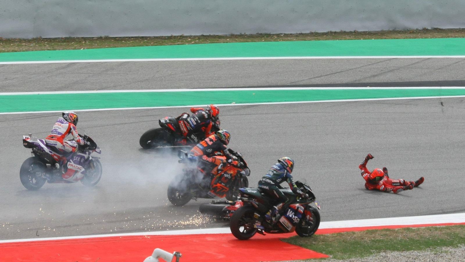 Francesco Bagnaia crash, MotoGP race, Catalunya MotoGP, 3 September