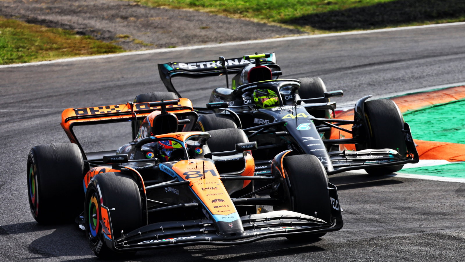 Oscar Piastri (AUS) McLaren MCL60 and Lewis Hamilton (GBR) Mercedes AMG F1 W14. Formula 1 World Championship, Rd 15,