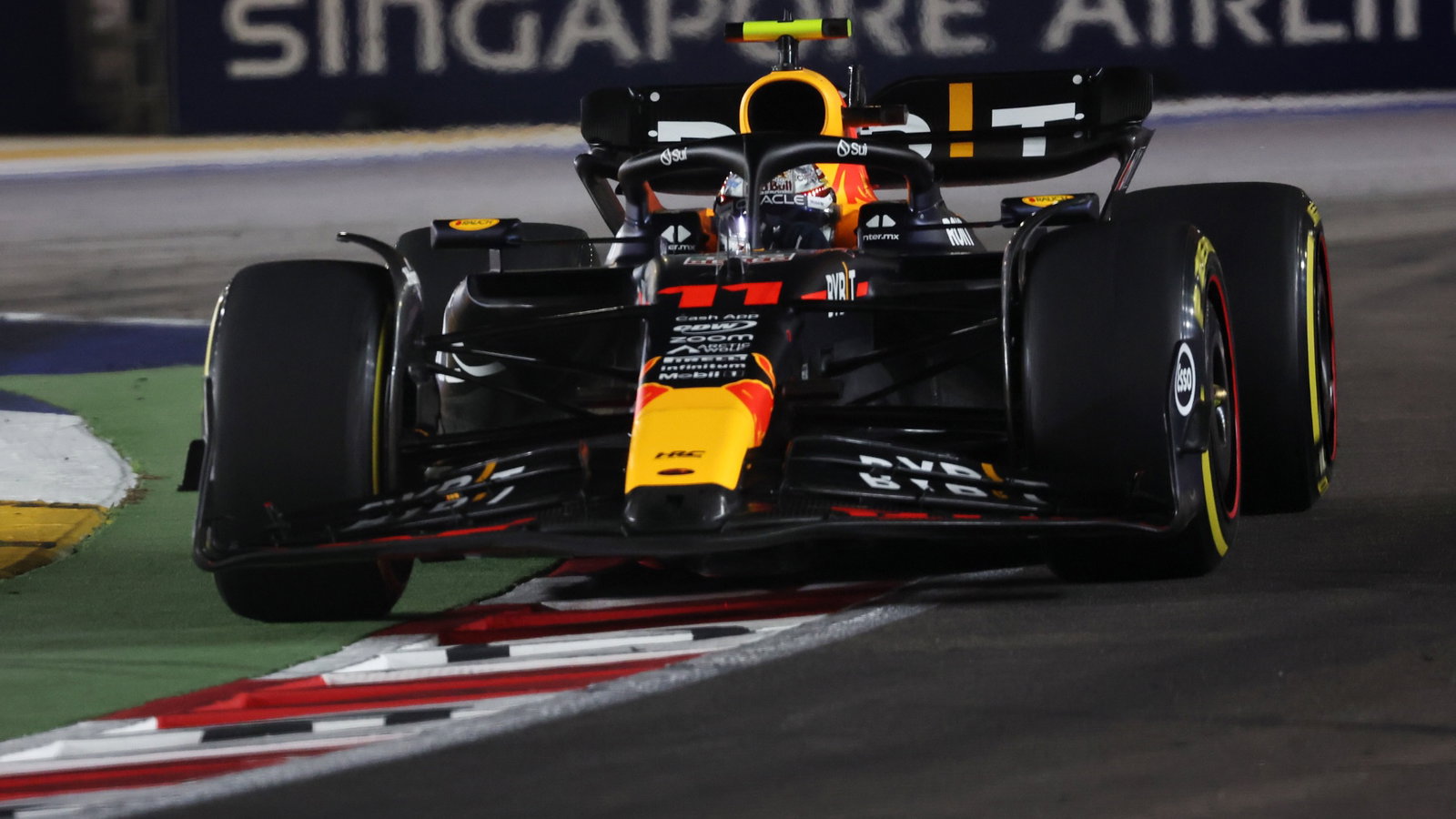 Sergio Perez (MEX) Red Bull Racing RB19. Formula 1 World Championship, Rd 16, Singapore Grand Prix, Marina Bay Street