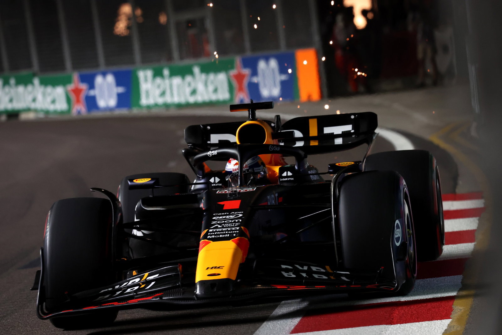 Max Verstappen (NLD) Red Bull Racing RB19. Formula 1 World Championship, Rd 16, Singapore Grand Prix, Marina Bay Street