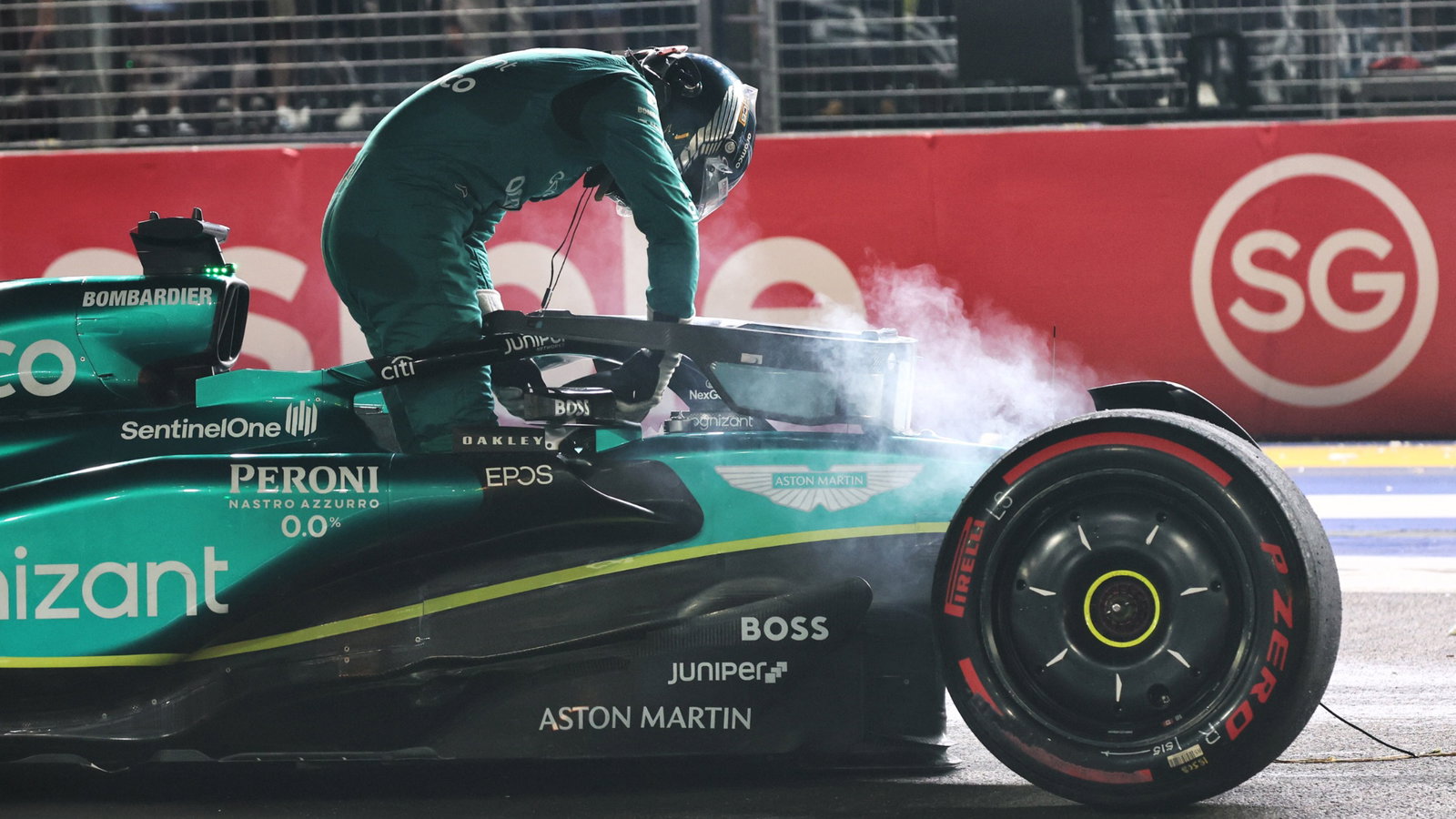 Lance Stroll (CDN) Aston Martin F1 Team AMR23 crashed in qualifying. Formula 1 World Championship, Rd 16, Singapore Grand