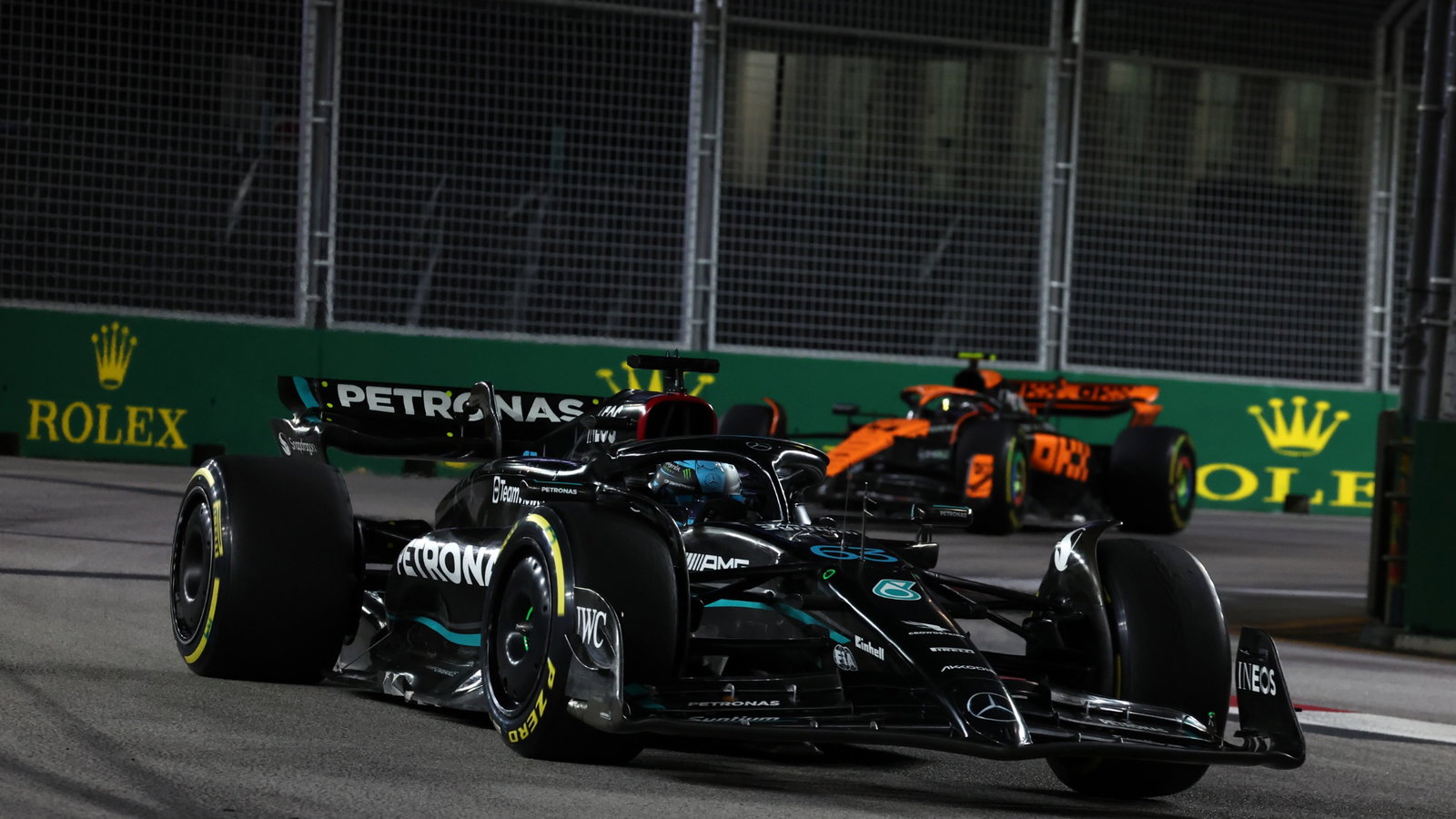 George Russell (GBR) Mercedes AMG F1 W14. Formula 1 World Championship, Rd 16, Singapore Grand Prix, Marina Bay Street