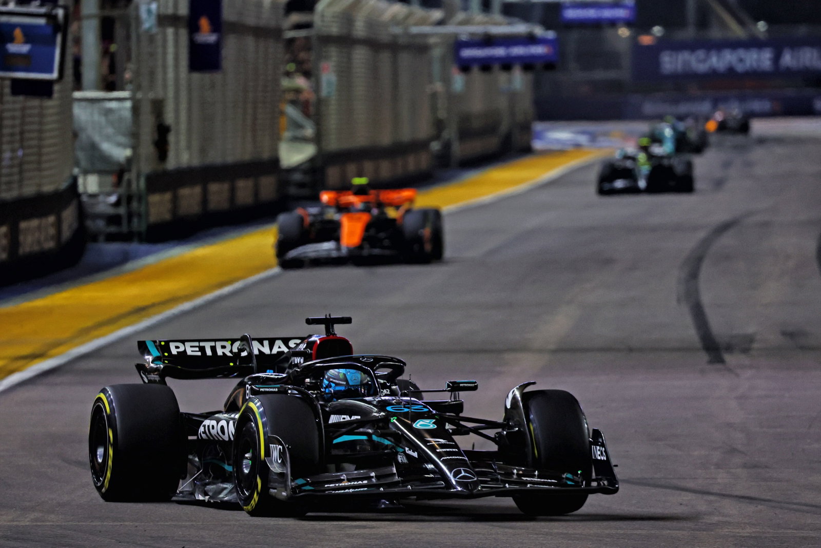 George Russell (GBR) Mercedes AMG F1 W14. Formula 1 World Championship, Rd 16, Singapore Grand Prix, Marina Bay Street