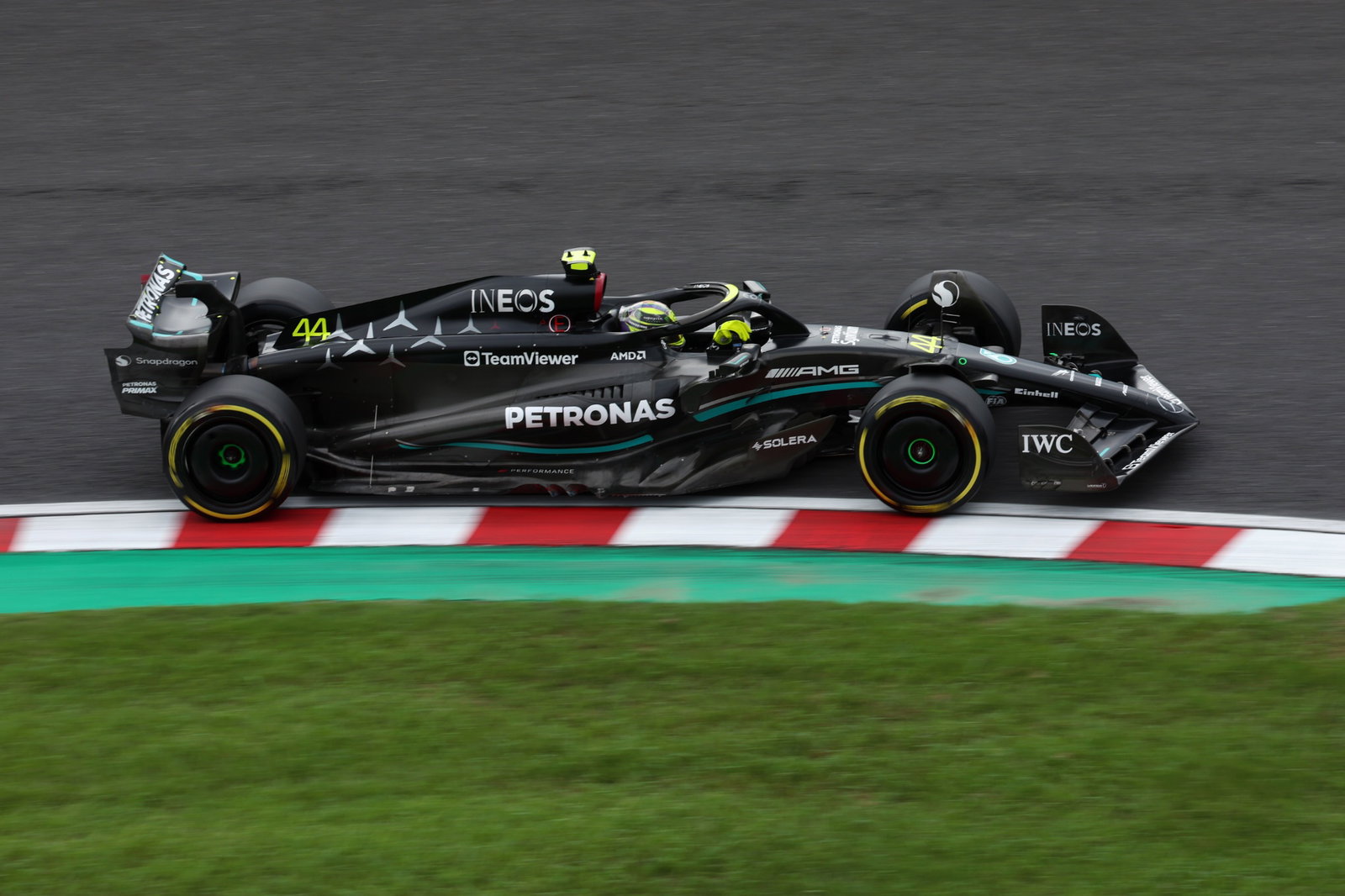 Lewis Hamilton (GBR) Mercedes AMG F1 n,