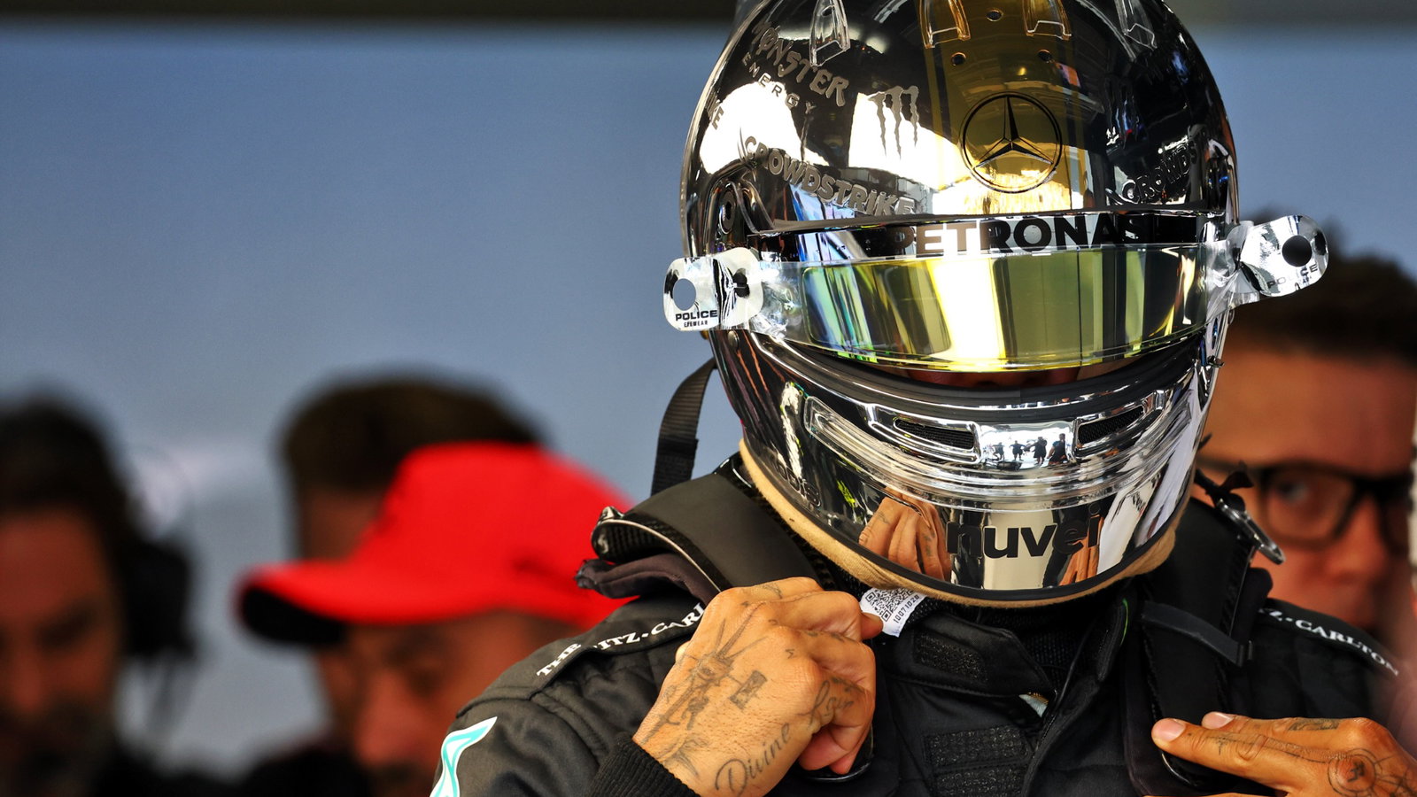 Lewis Hamilton (GBR) Mercedes AMG F1. Formula 1 World Championship, Rd 17, Japanese Grand Prix, Suzuka, Japan, Qualifying