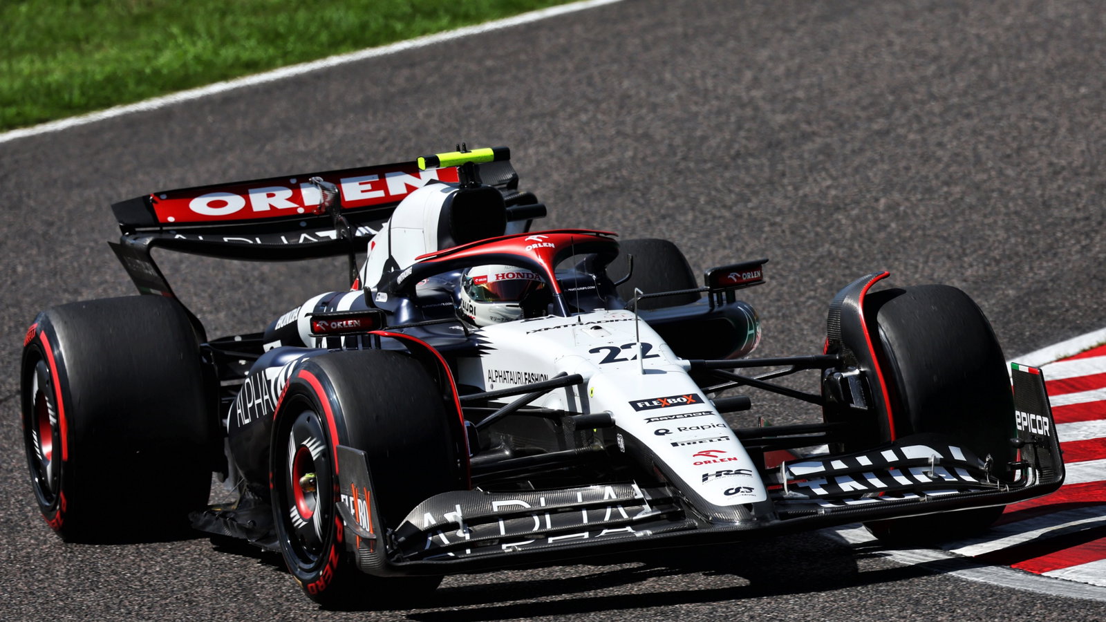 Yuki Tsunoda (JPN) AlphaTauri AT04. Formula 1 World Championship, Rd 17, Japanese Grand Prix, Suzuka, Japan, Qualifying