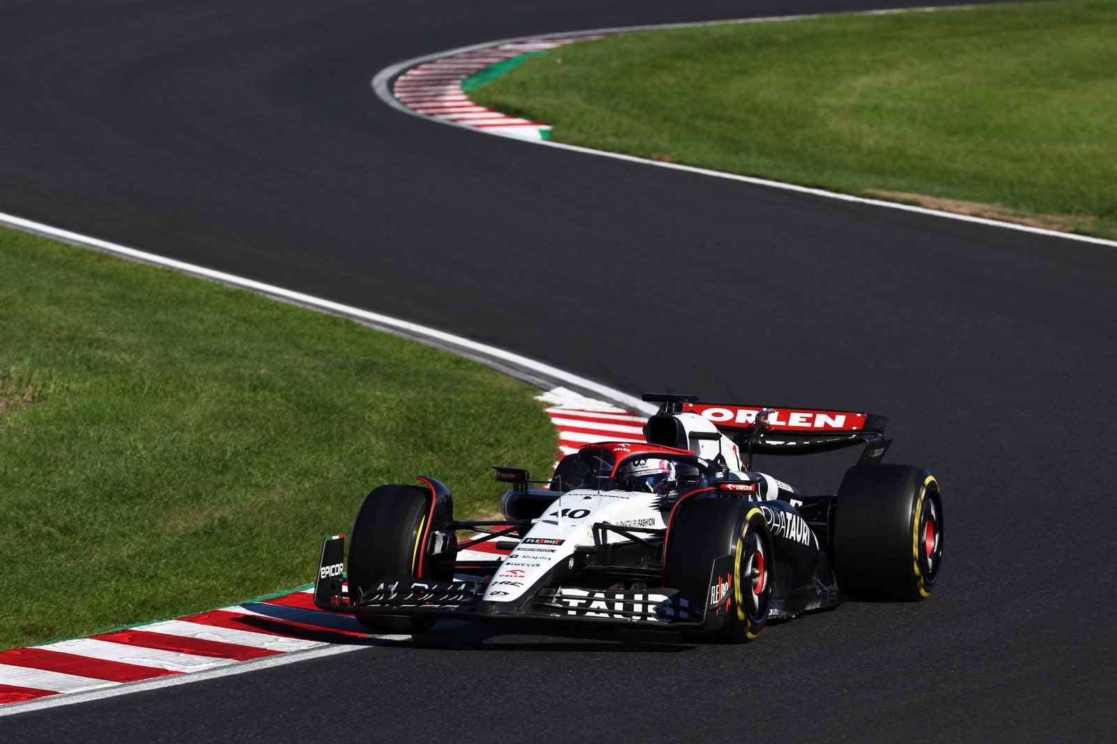 Liam Lawson (NZL) AlphaTauri AT04. Formula 1 World Championship, Rd 17, Japanese Grand Prix, Suzuka, Japan, Race Day.-