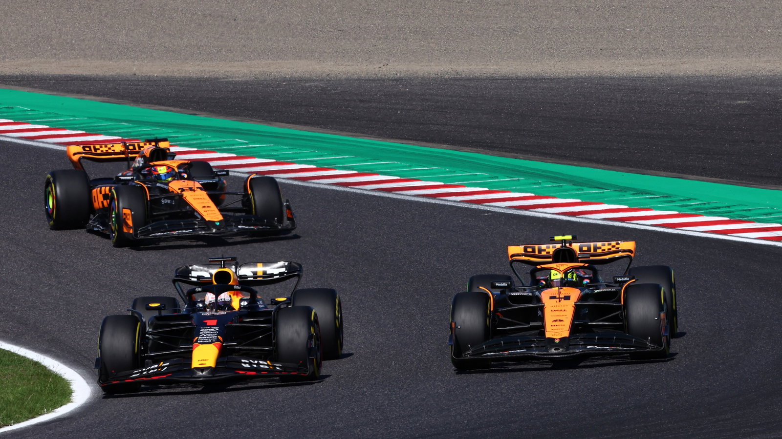 (L to R): Max Verstappen (NLD) Red Bull Racing RB19 and Lando Norris (GBR) McLaren MCL60 battle for position at the start of