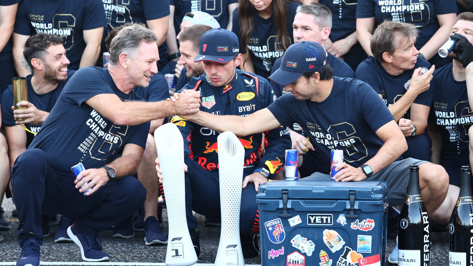 Max Verstappen (NLD) Red Bull Racing RB19 celebrates with the team with Sergio Perez (MEX) Red Bull Racing RB19 and