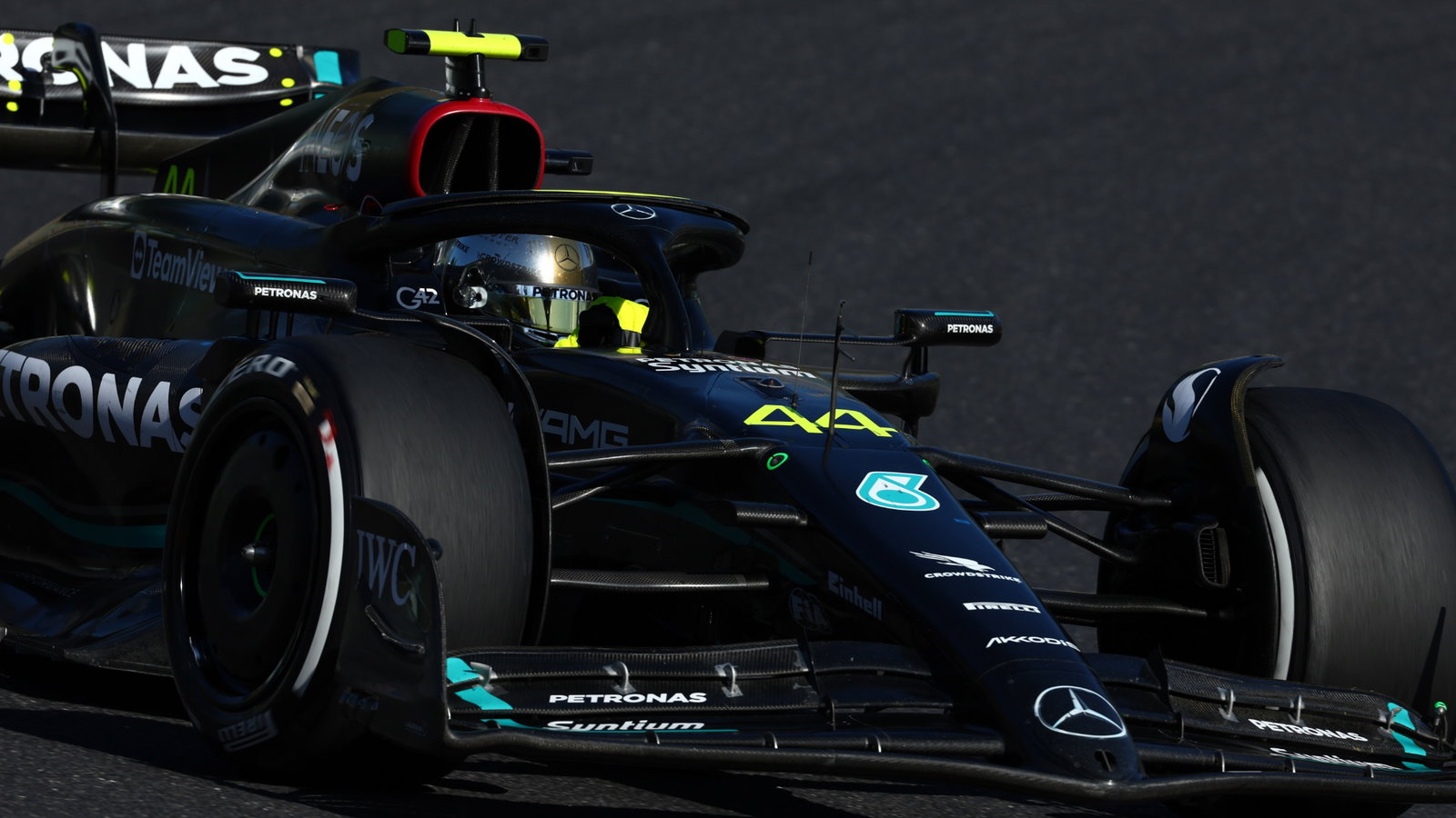 Lewis Hamilton (GBR) Mercedes AMG F1 W14. Formula 1 World Championship, Rd 17, Japanese Grand Prix, Suzuka, Japan, Race