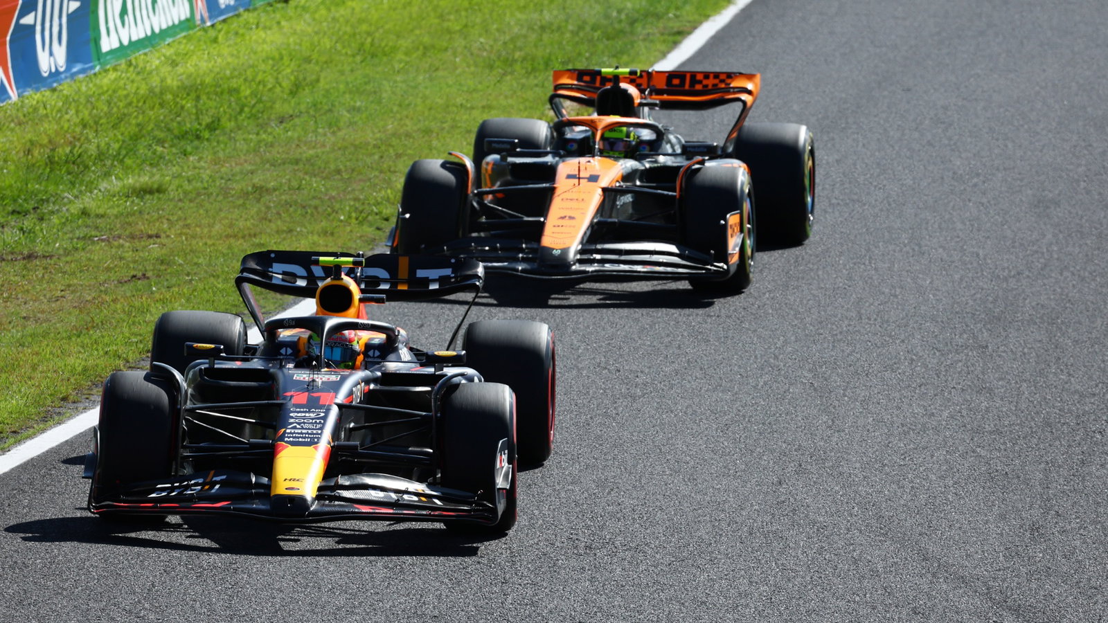 Sergio Perez (MEX) Red Bull Racing RB19. Formula 1 World Championship, Rd 17, Japanese Grand Prix, Suzuka, Japan, Race