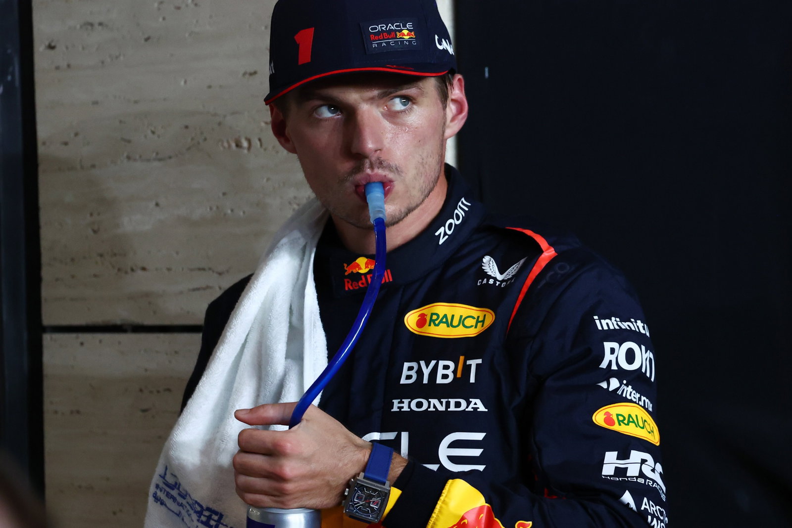 Pengasuh tiang Max Verstappen (NLD) Red Bull Racing di kualifikasi parc ferme.Kejuaraan Dunia Formula 1, Rd 18, Qatar