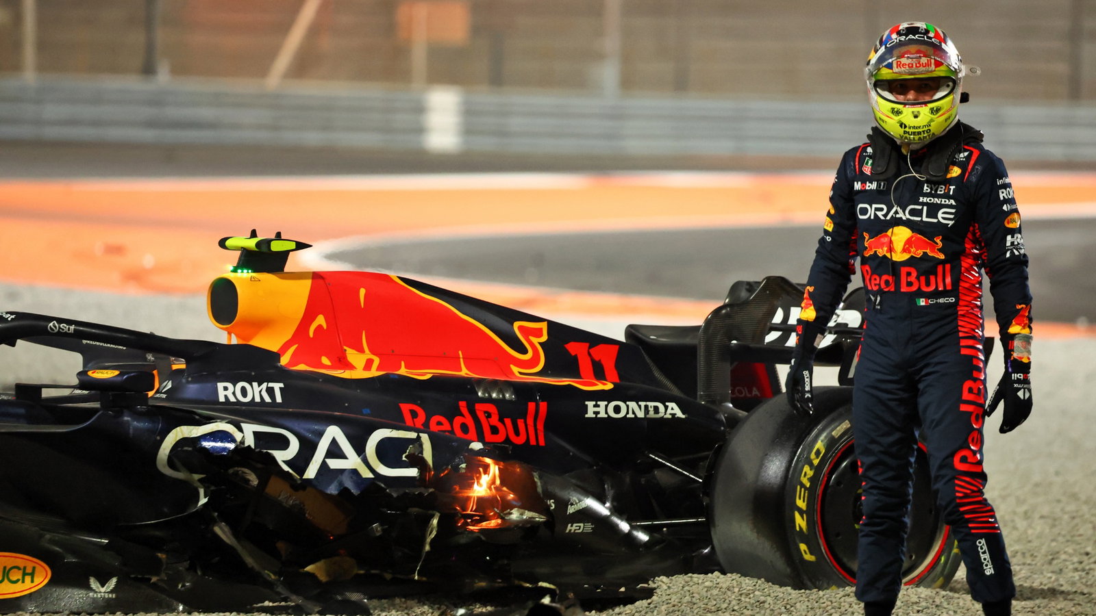 Sergio Perez (MEX) Red Bull Racing RB19 crashed out of the race. Formula 1 World Championship, Rd 18, Qatar Grand Prix,