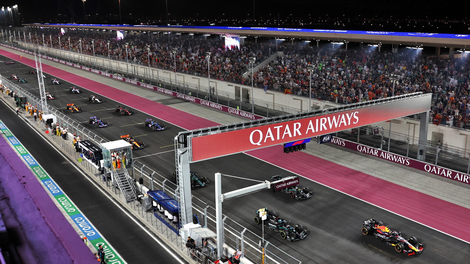 Max Verstappen (NLD) Red Bull Racing RB19 leads at the start of the race. Formula 1 World Championship, Rd 18, Qatar Grand
