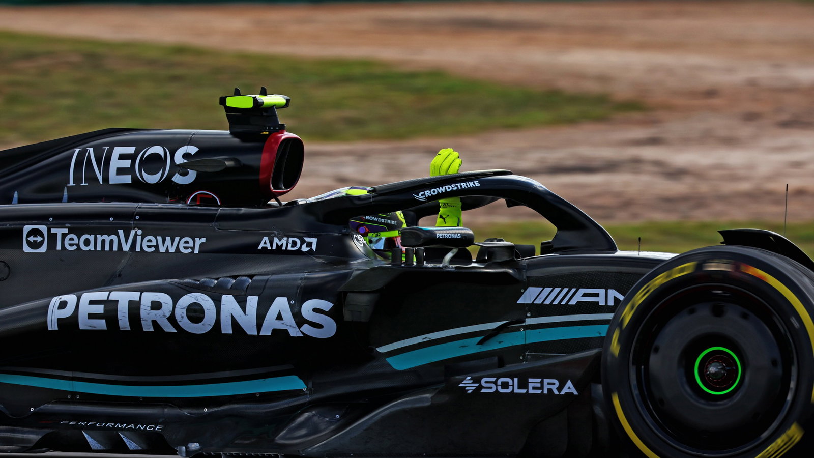 Lewis Hamilton (GBR) Mercedes AMG F1 W14 celebrates at the end of the race. Formula 1 World Championship, Rd 19, United