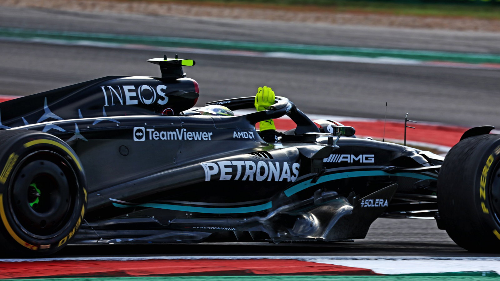 Lewis Hamilton (GBR) Mercedes AMG F1 W14 celebrates at the end of the race. Formula 1 World Championship, Rd 19, United