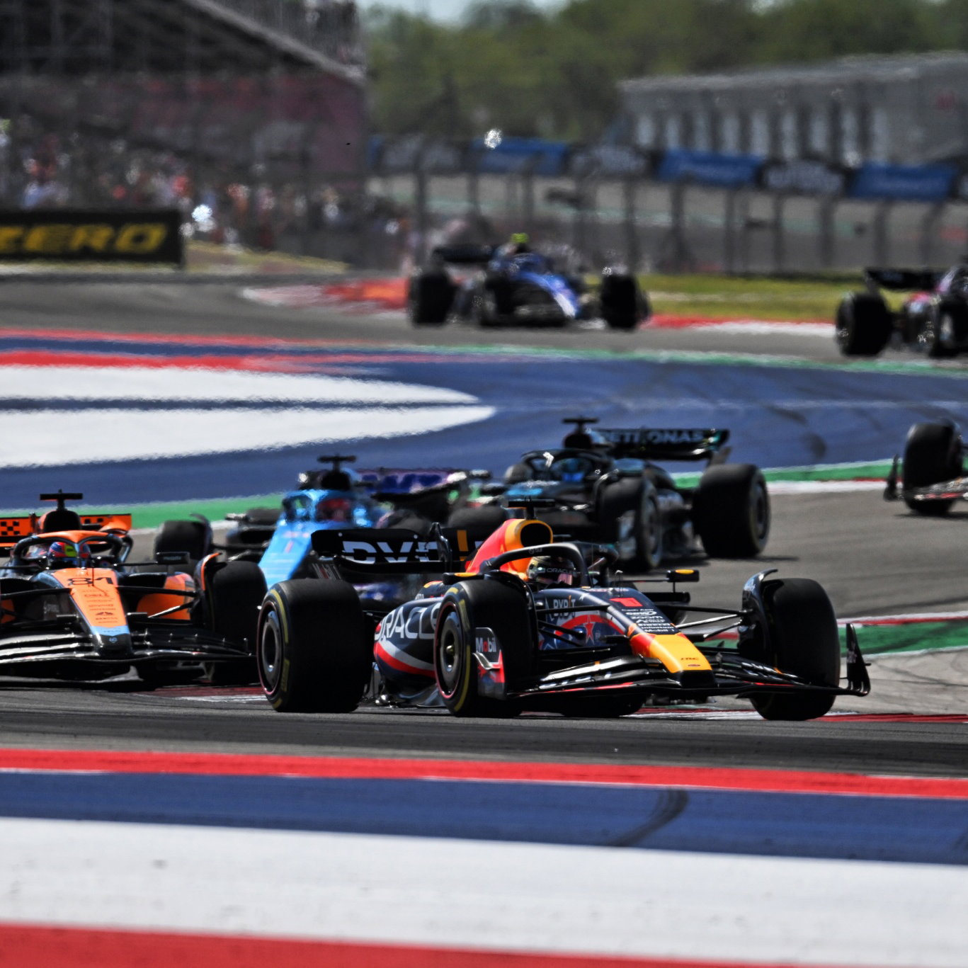 Max Verstappen (NLD) Red Bull Racing RB19 at the start of the race. Formula 1 World Championship, Rd 19, United States
