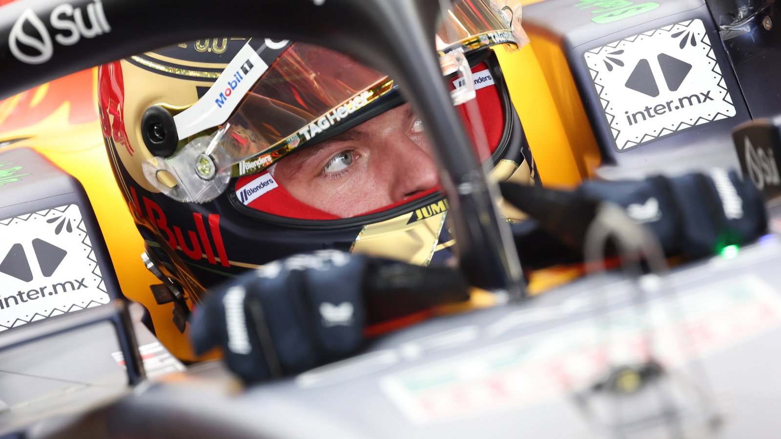 Max Verstappen (NLD) Red Bull Racing RB1