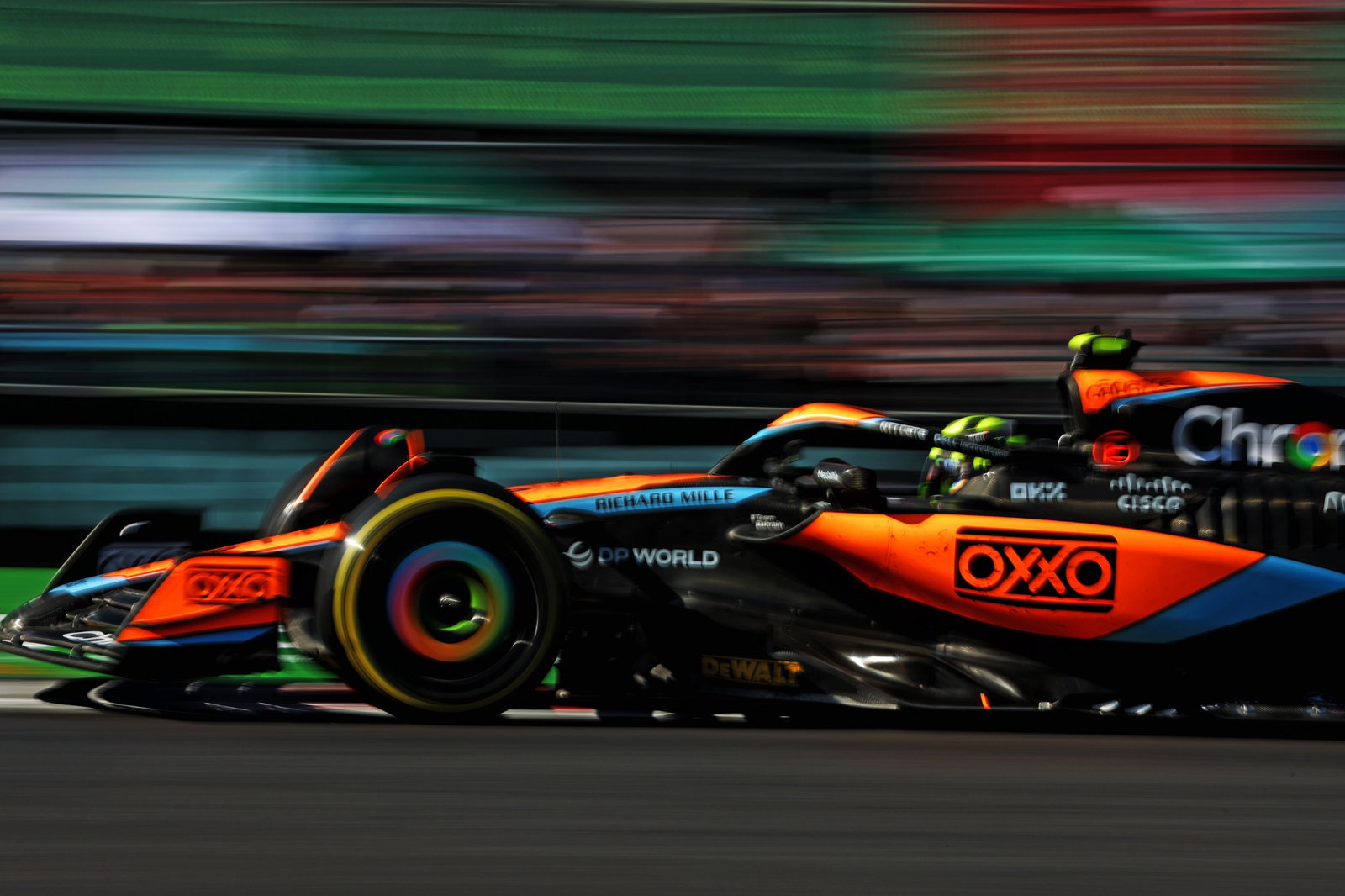 Lando Norris (GBR) McLaren MCL60. Formula 1 World Championship, Rd 20, Mexican Grand Prix, Mexico City, Mexico, Race