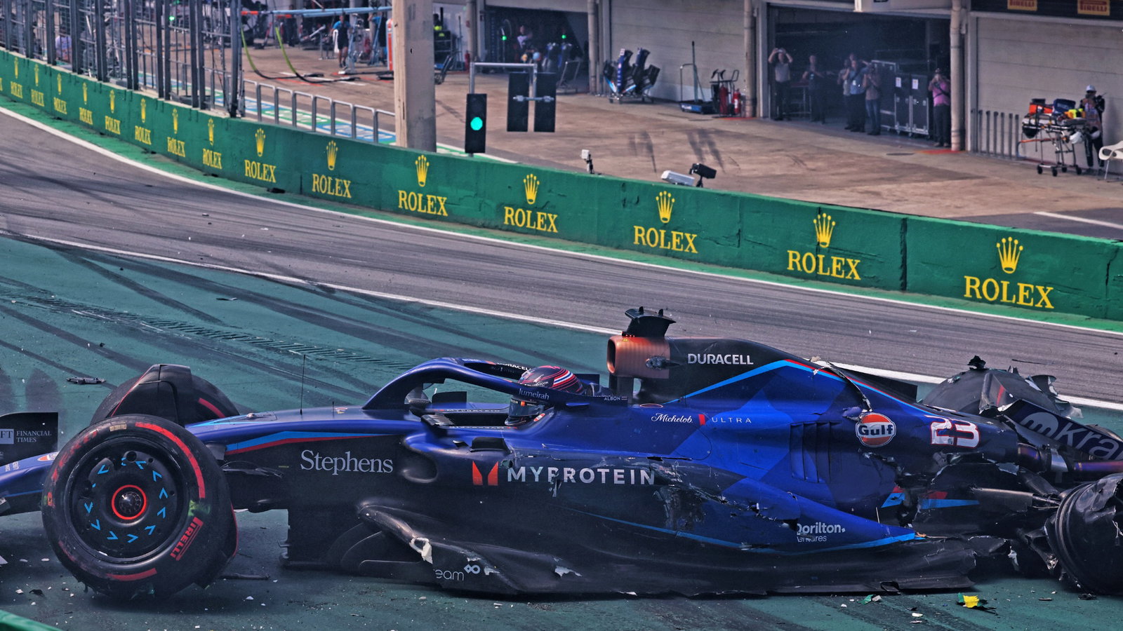 Alexander Albon (THA) Williams Racing FW45 crashed out at the start of the race. Formula 1 World Championship, Rd 21,