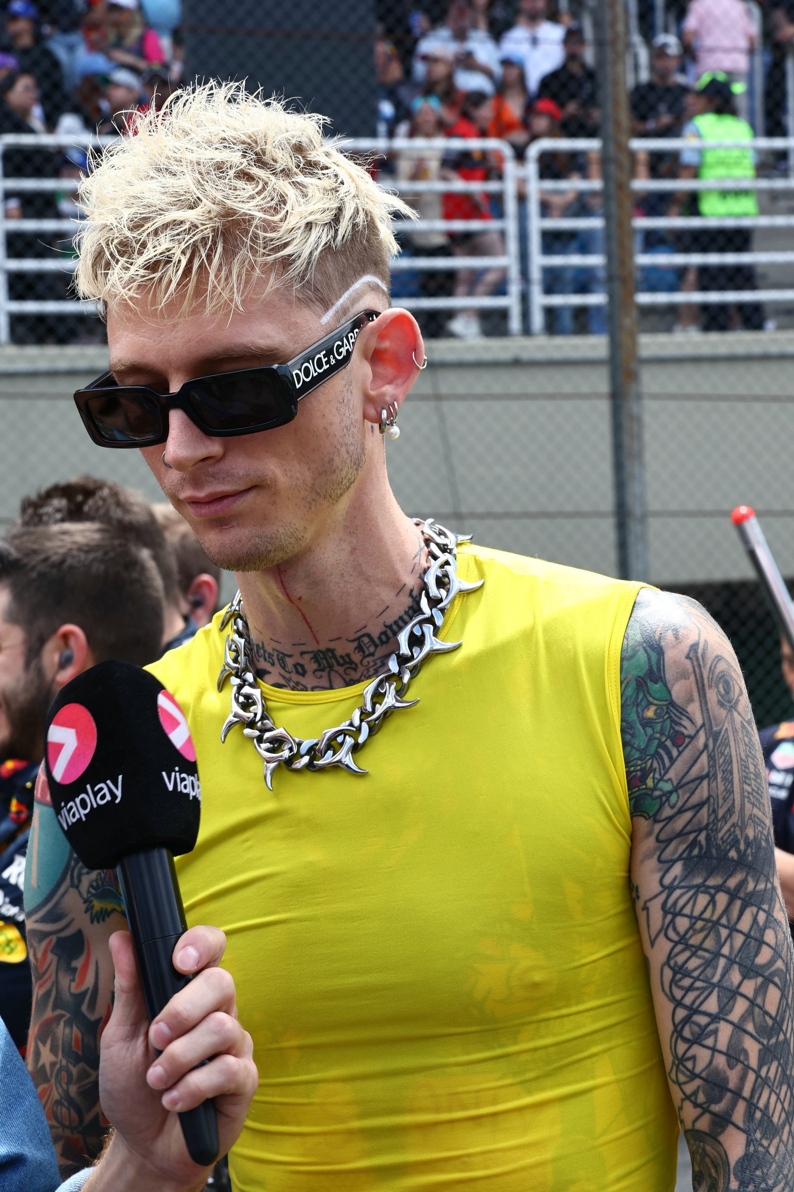 Machine Gun Kelly (AS) Rapper di grid. Kejuaraan Dunia Formula 1, Rd 21, Grand Prix Brasil, Sao Paulo, Brasil,