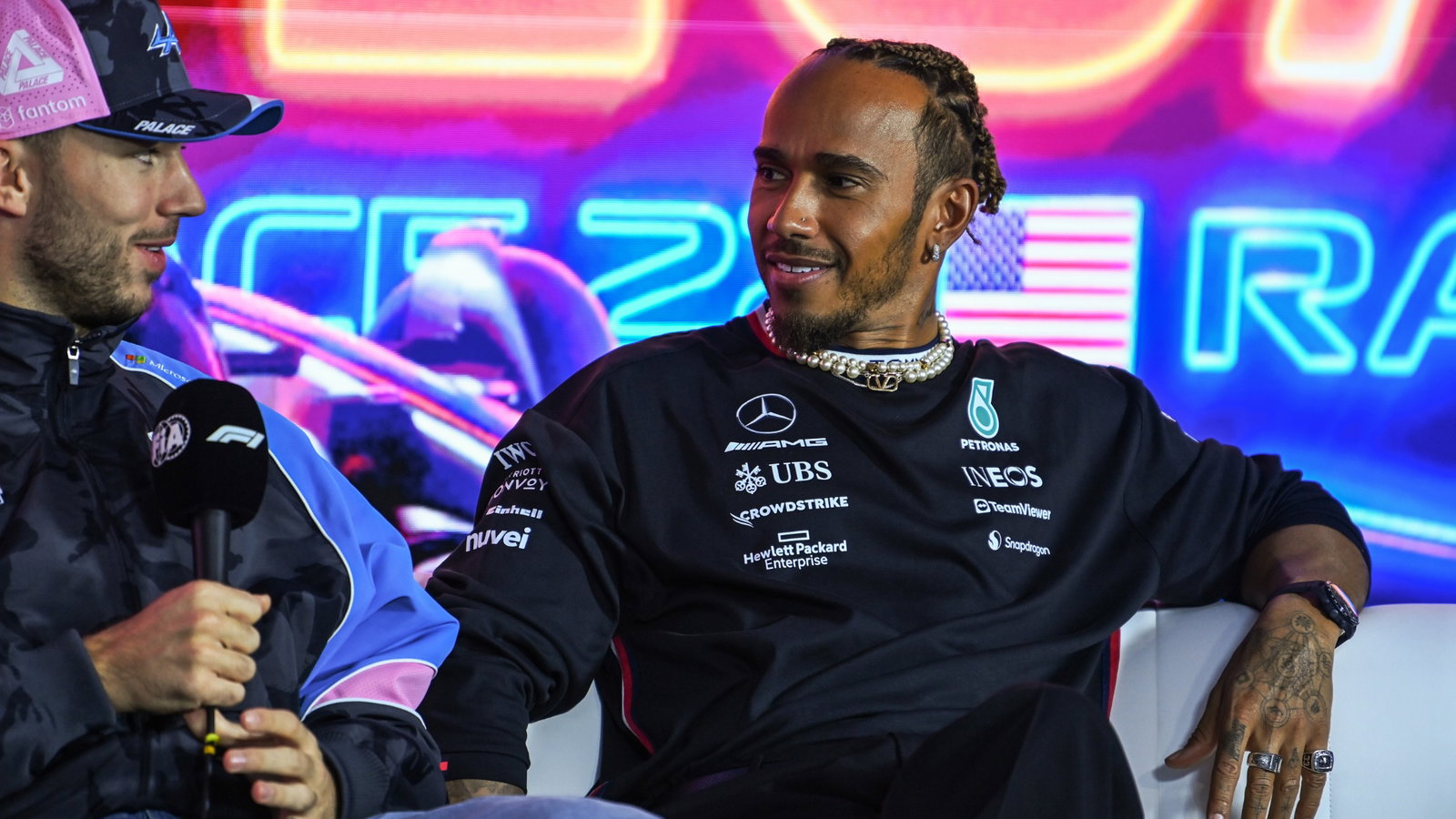 (L to R): Pierre Gasly (FRA) Alpine F1 Team and Lewis Hamilton (GBR) Mercedes AMG F1 in the FIA Press Conference. Formula
