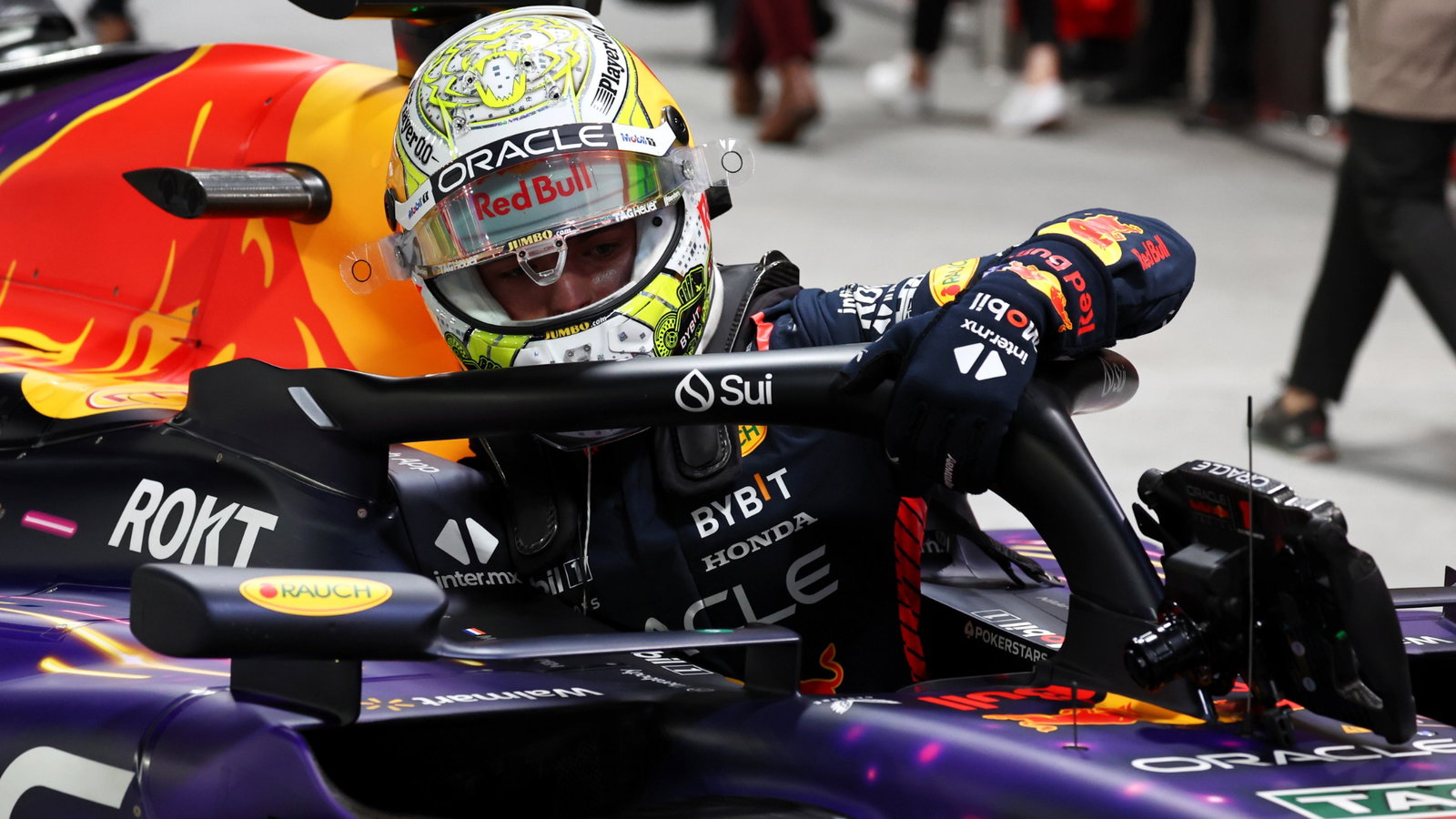Max Verstappen (NLD) Red Bull Racing RB19 in qualifying parc ferme. Formula 1 World Championship, Rd 22, Las Vegas Grand